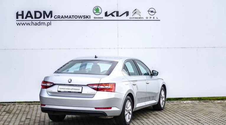 Skoda Superb cena 79900 przebieg: 135338, rok produkcji 2019 z Moryń małe 92
